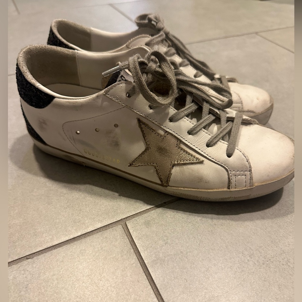 Golden Goose super star low top 
Women’s 38
Gold Star, Black Glitter
